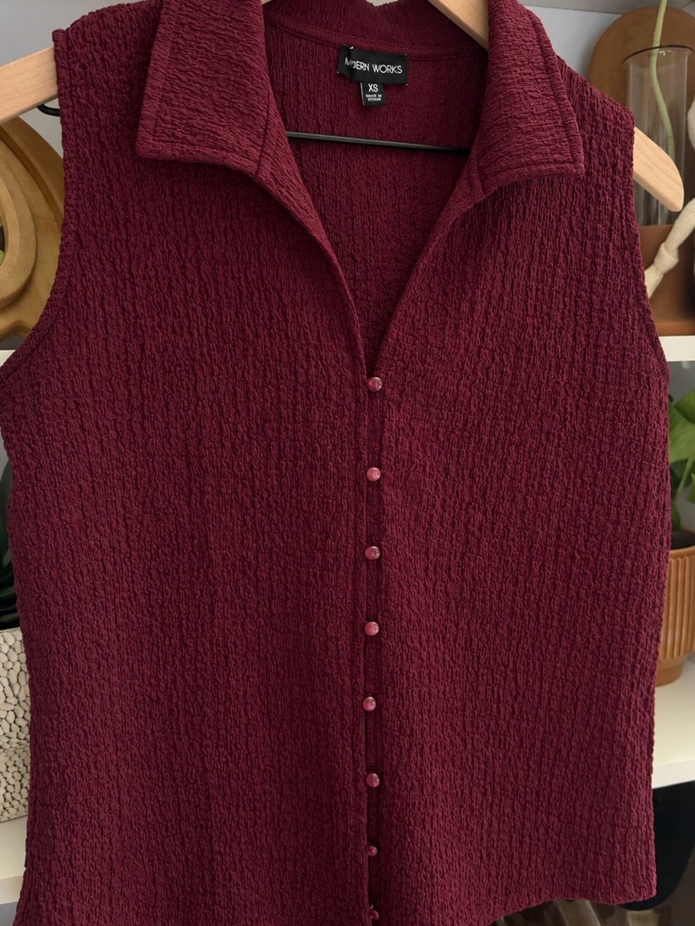 Textured Burgundy Sleeveless Shirt